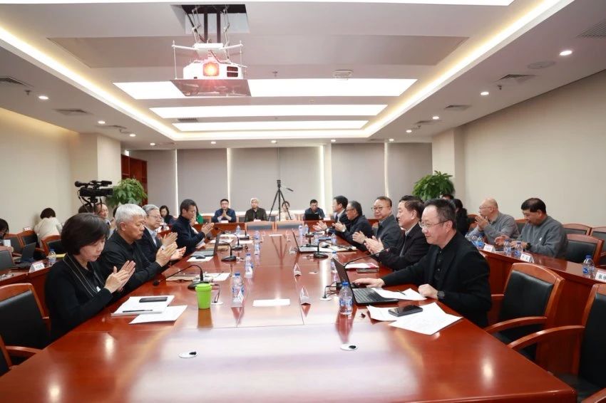 从春天出发，凝心聚力共奋进！2025年全国两会纺织行业代表委员座谈会在京召开